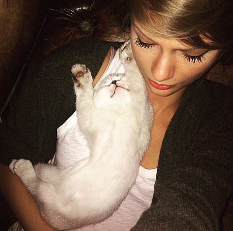 taylorharu16's tweet photo. 初めてタグします🙋🙋
Swiftiesのみんなと繋がりたいです💑
RTお願いします🙏🙇

#TaylorSwift好きな人RT
#swiftiesの人RT
#RTした人全員フォローする
#OOTWMusicVideo https://t.co/WbJU2Gjjgc