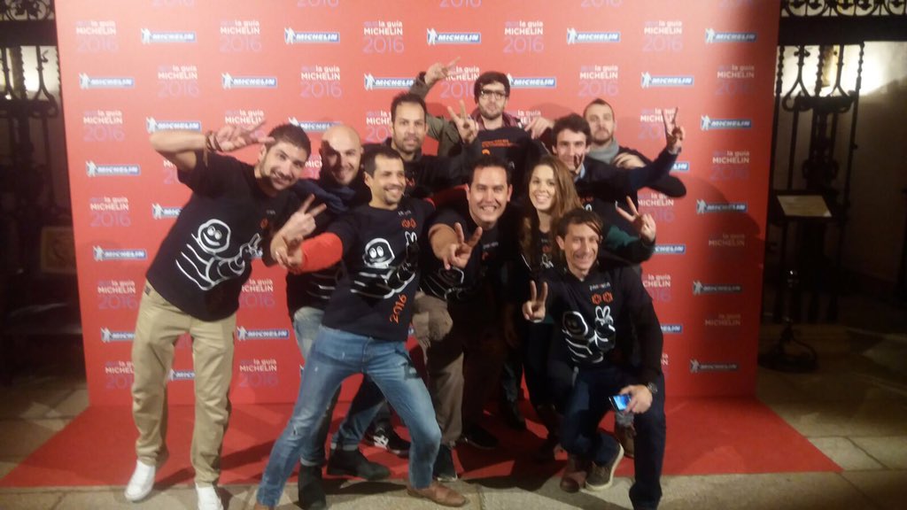 ZarandaRest's tweet photo. Feliz año nuevo de parte de todo el equipo de #zaranDOS https://t.co/LEZdVMy2Zl