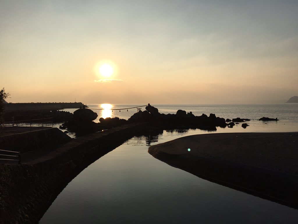 ebigen65's tweet image. 奥さんの実家で正月の夕陽