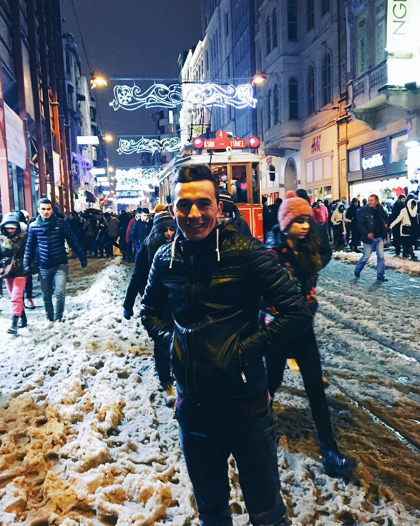BALKAN6161's tweet photo. Happy New Years 2016🎉🙈❄️ https://t.co/YXW05WJSZj