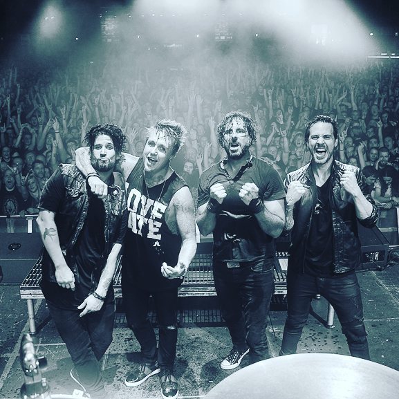 paparoach tweet picture