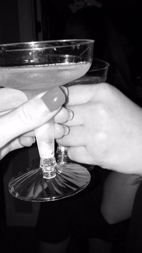 angela_pell's tweet photo. 12:00 am. 2016. https://t.co/LX9Vw0tWwg