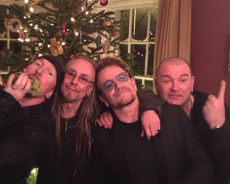 U2 tweet picture