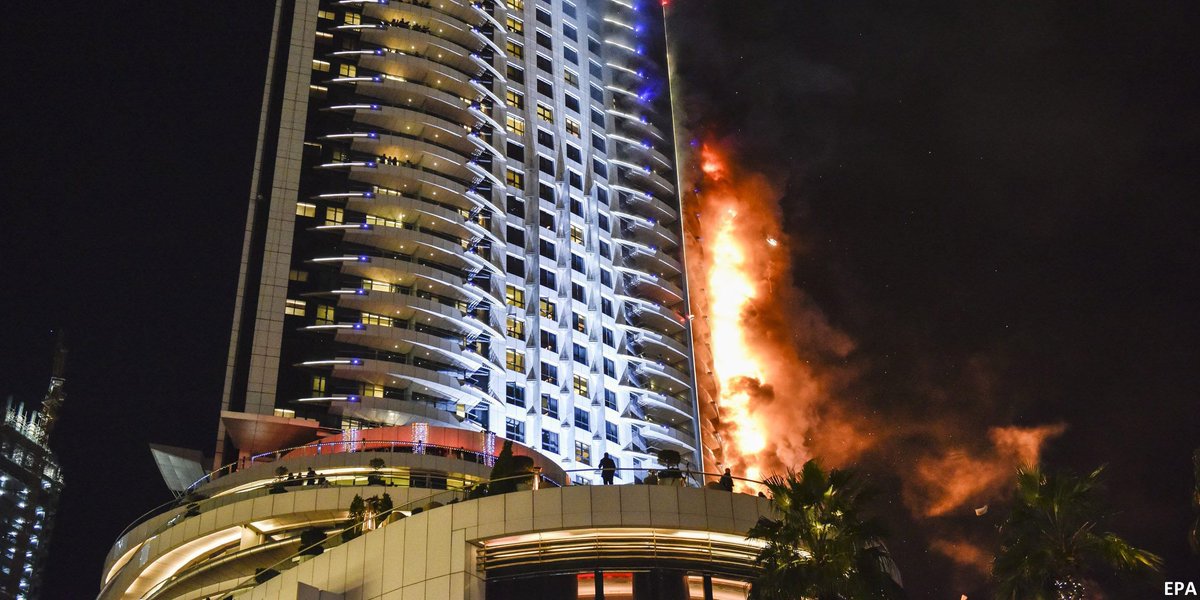 Пожар бурдж халифа 2024. Пожар отеля в Дубаях. Бурдж Халифа пожар. Пожар здания в Дубае. Пожар в Бурдж Халифа 2020.