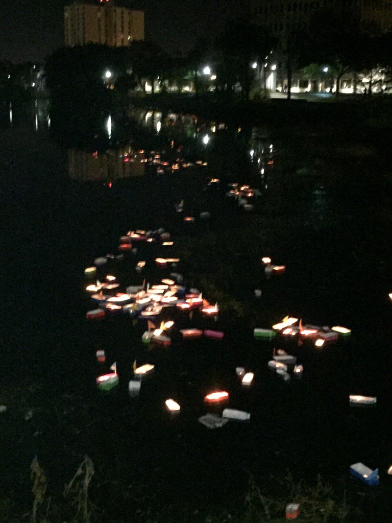LibraGirlTracy's tweet photo. Happy New Year Jeff! RT @jeffabba7: Lighting up the night at #FirstNightStPete #MirrorLake @iLovetheBurg https://t.co/fJM56G09PN
