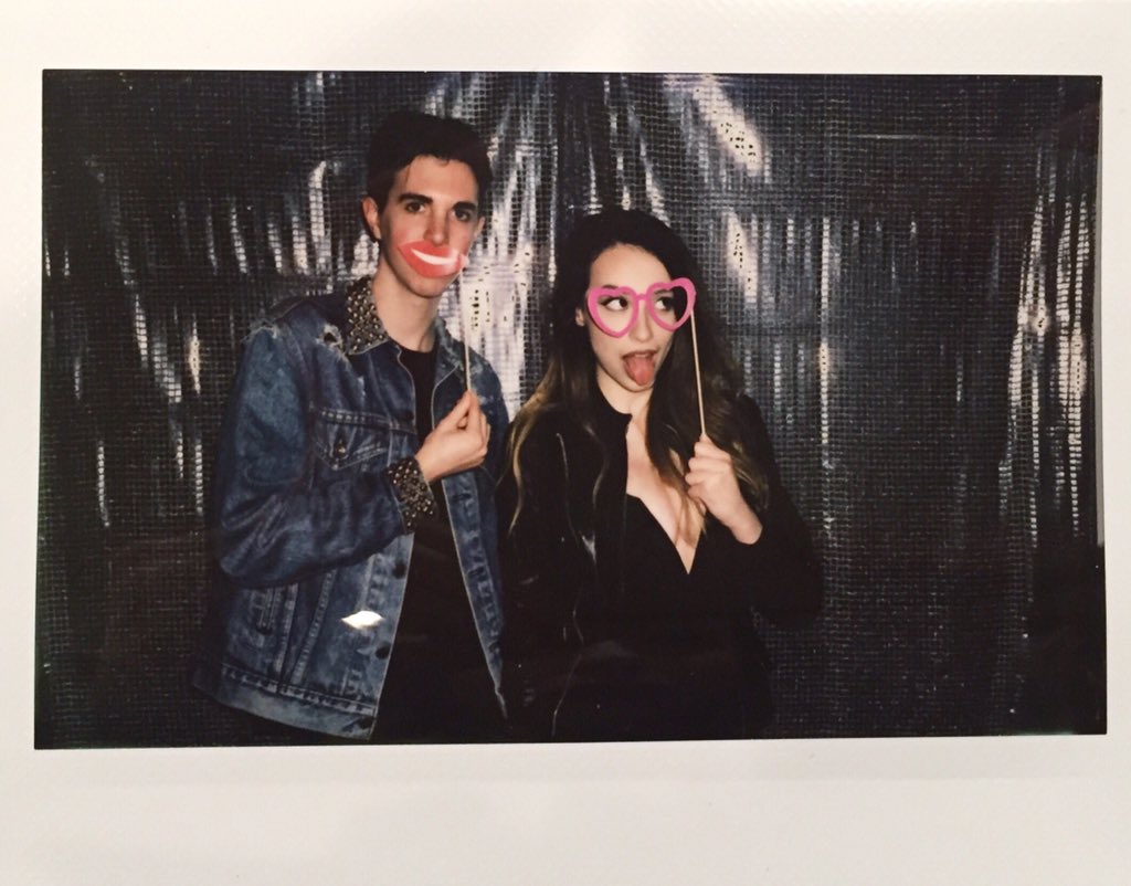 SamFazz's tweet photo. 💗 HEART EYES 💗 https://t.co/5Sd3HbEaTu