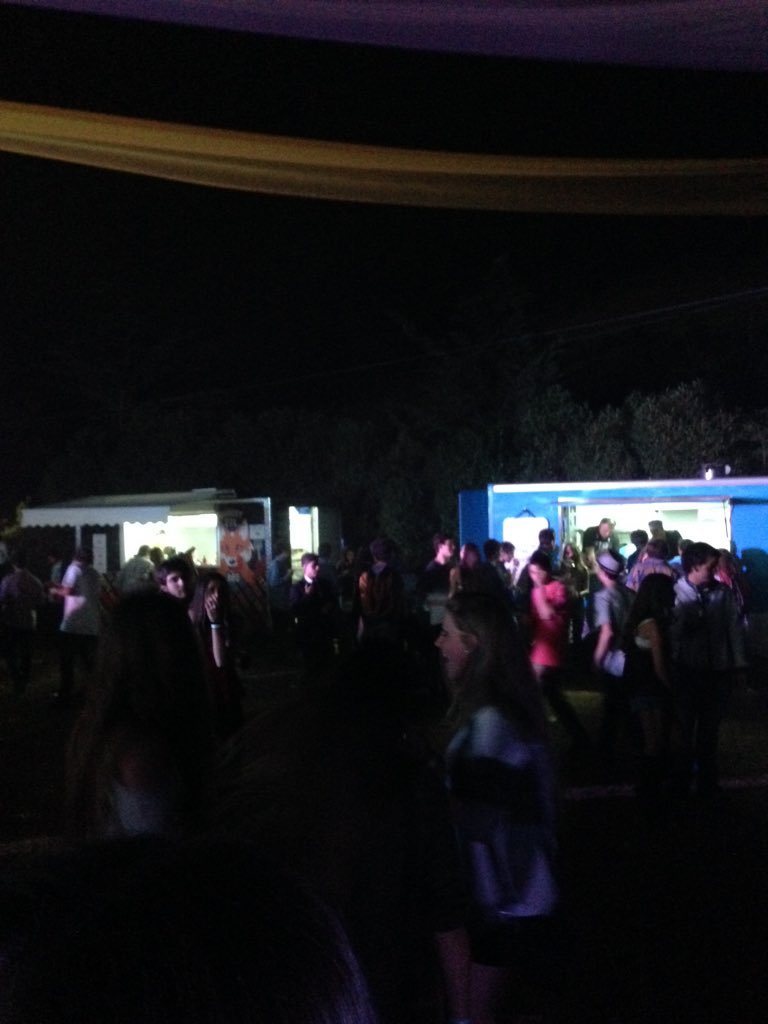 foodtrackercl's tweet image. Todo pasando en #Nanana2016 #FoodTracker presente ..!!! Junto a @maxifoodtruck #hungryfood