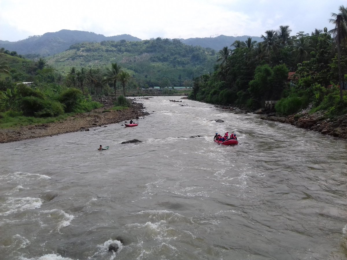 H4 pengarungan di Sungai Citarum. Siswa si explorer!