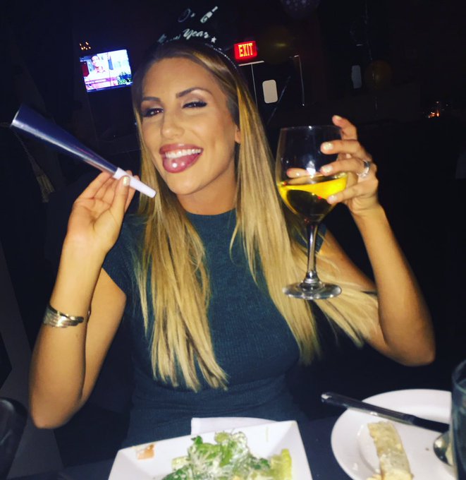 Happy #NewYearsEve !! https://t.co/fbEFB1HeOp