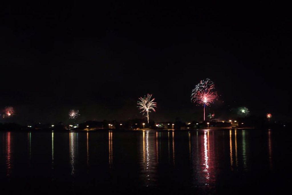 EmisorasUnidas's tweet photo. Así se recibió el #2016 en Flores, Petén. Fotografía: Claudia Lira https://t.co/4JIL56VpNp