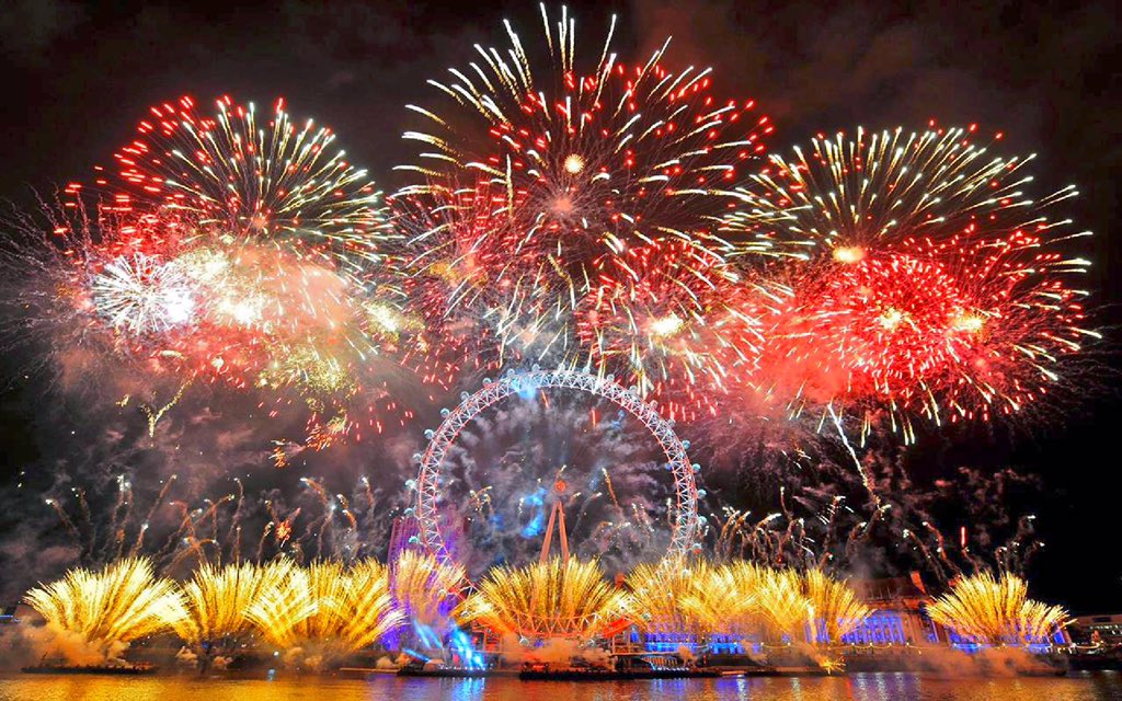Laura_Getfit's tweet photo. Wow!!! 🎆🎇 London you have done us proud!! 2016 I will be in London watching these in real life. 😍💜💫 https://t.co/UgiakD5vci