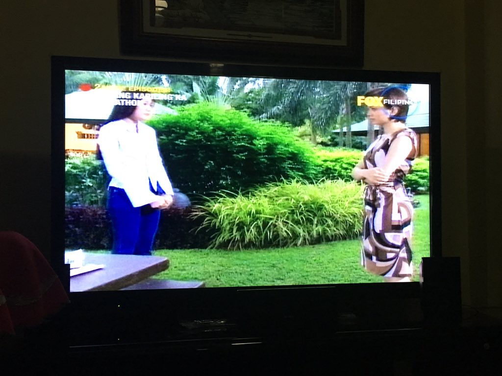 jimpylosophies's tweet photo. Shet naalala ko nirecord ko pa tong eksenang to sa 7610 kong cellphone hahaha! 😂😂😂 #HabangKapilingKa https://t.co/Du0ZEc6buF