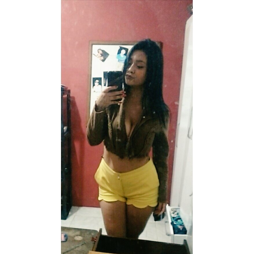 LetciaValentim2's tweet photo. Feliz ano novo então né. ❤ https://t.co/Y9o17Gvs8H