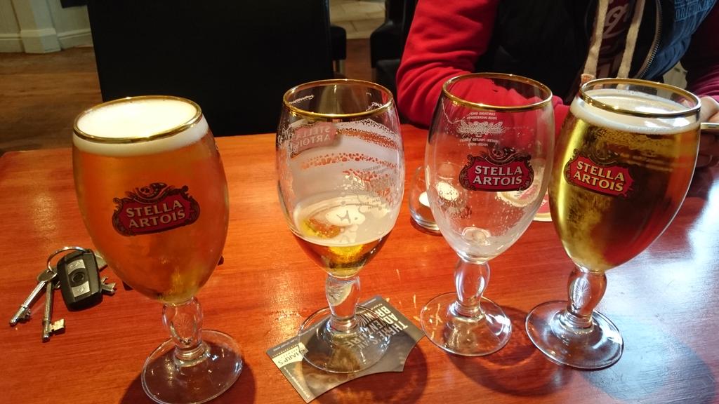 stephendale5's tweet photo. New years bevvy with @G_Harper91 https://t.co/JrH1HEModQ