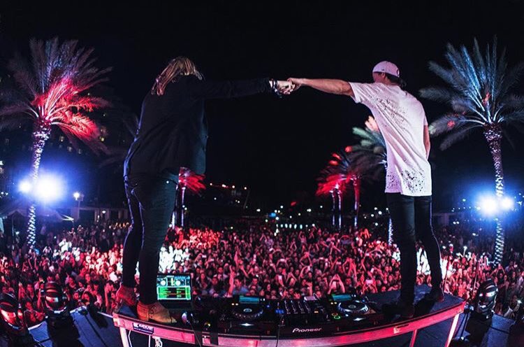 KygoMusic's tweet photo. Couldn't think of a better way to end the year! https://t.co/WOSsRsmodN