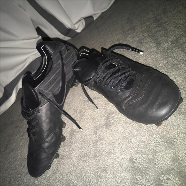 Por juego Surrey Footy Headlines в Twitter: „Blackout Nike Tiempo Legend 6 Boots by  jaxonpitt. See 6 Unique Nike Tiempo iD Boots here: https://t.co/kyWLbsnoYv  https://t.co/q5LWD7xMqD“ / Twitter