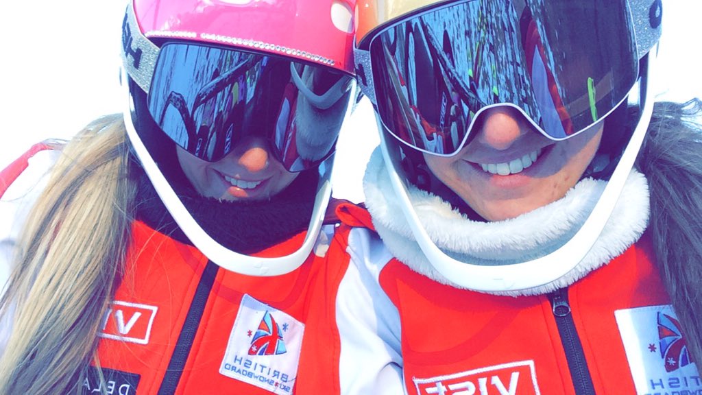 taliaharte's tweet photo. Happy new year 🎉☃⛷👯💁🏽 lets hope 2016 brings some snow ☃🌨🌬❄️ #Pila #slalombaby #whereiswinter https://t.co/lByT2DcpFx