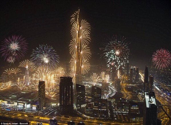 UAE_BARQ's tweet photo. سيف بن زايد: كل عام وأنتم بخير، وعسى أن تتحقق أمانيكم في العام الجديد. #برق_الإمارات #دبي_لا_تعرف_المستحيل https://t.co/J4hmFXNg9F