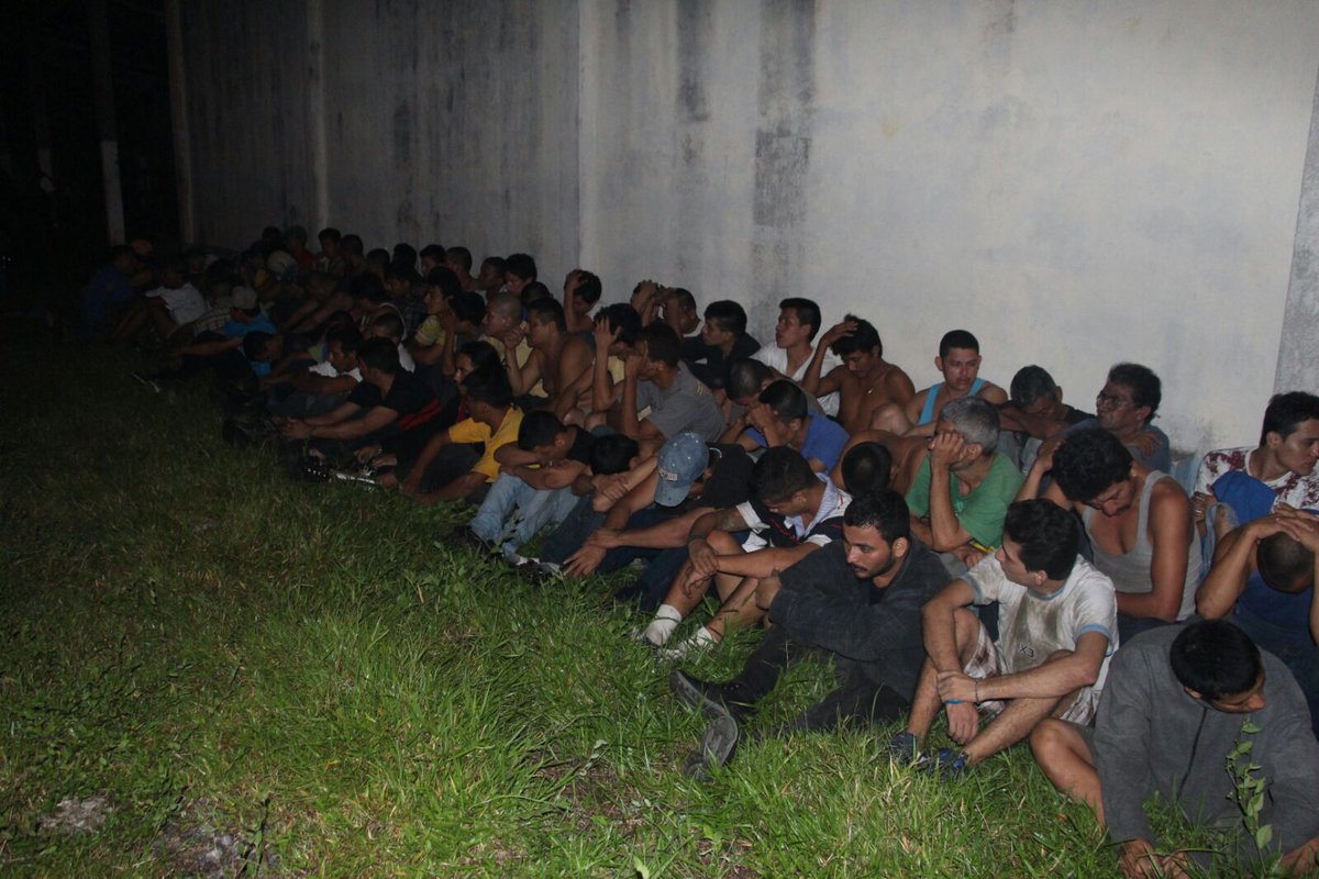 Al menos ocho presos muertos tras motín en prisión de Guatemala - CXodYD5WkAAV0Qs