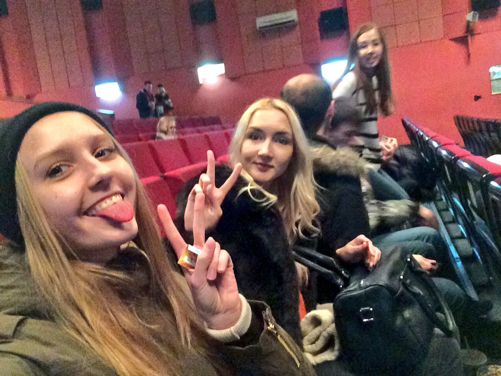 Drowkone's tweet photo. Я не расстаюсь с этими ребятками😼в кино на "Мафию" с #4mafia ♠️очень символично 💕 https://t.co/gypCGmLJcD