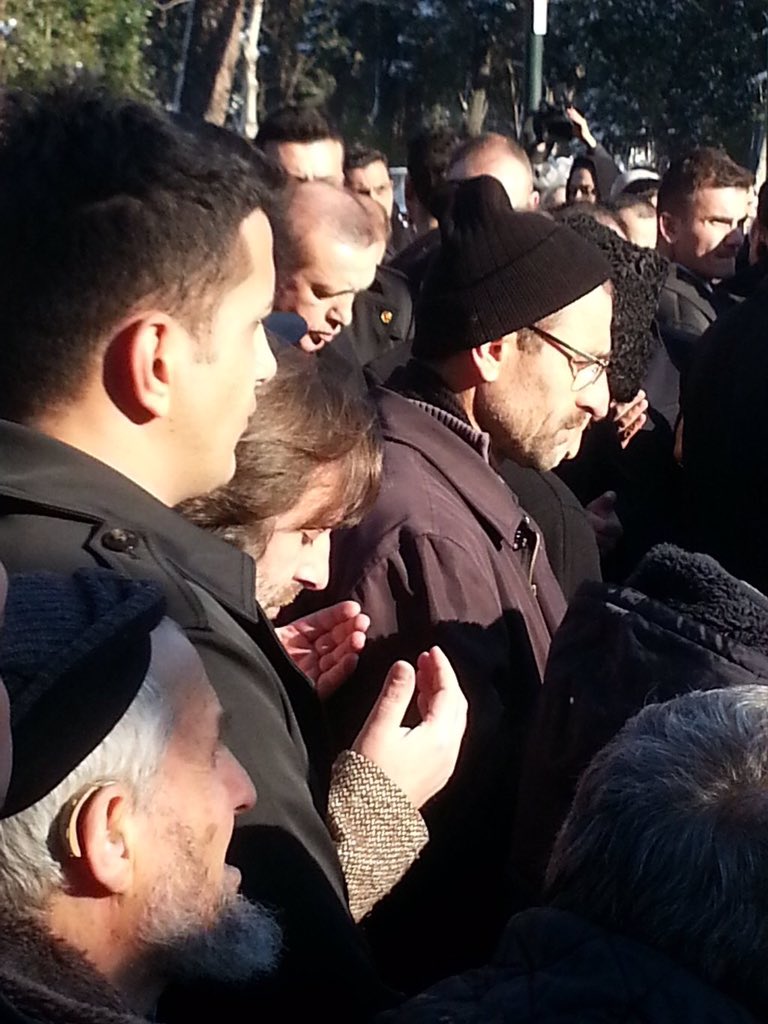 Köşeli adamdın vesselam. İnsanlıktan nasipsizlere bakma, bilki Allah senden yanadır. Dualarla...