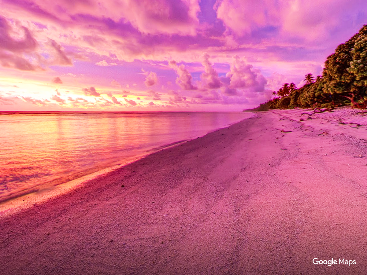 googlemaps's tweet photo. #HappyNewYear to #Kiribati, first place to catch a glimpse of 2016. It’s purple, everybody. https://t.co/eQqpyIAX2p https://t.co/UeGQsG08oe