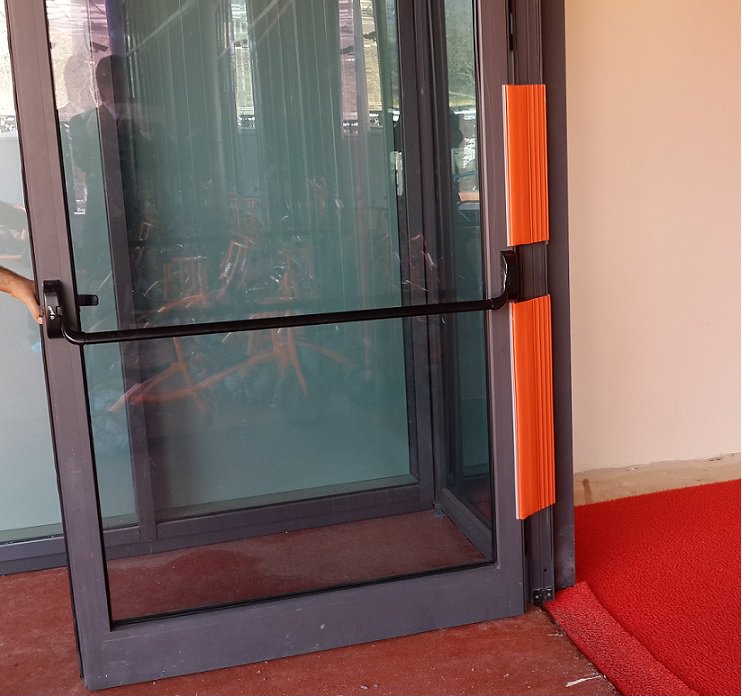 Parmak koruyucu ile tehlikeyi ortadan kaldırın
Ani kapı kapanmalarında çoktehlikeli sonuçlar
labirentcocukguvenlik.com