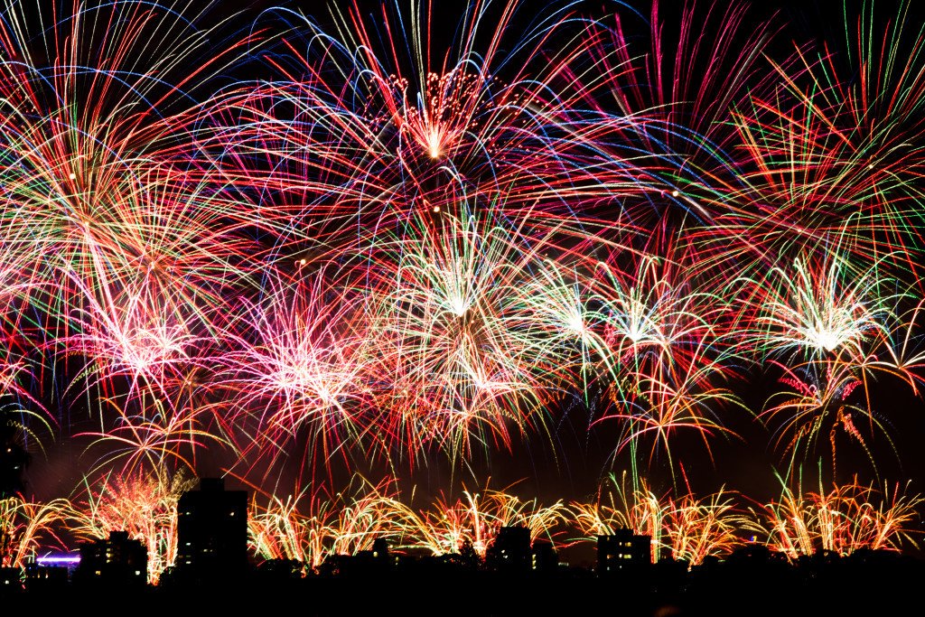 MoinLondon's tweet photo. Happy New Year to all you out there! Watch the fireworks again here https://t.co/eLCEhsJvEM https://t.co/ksk3Jt1q9T