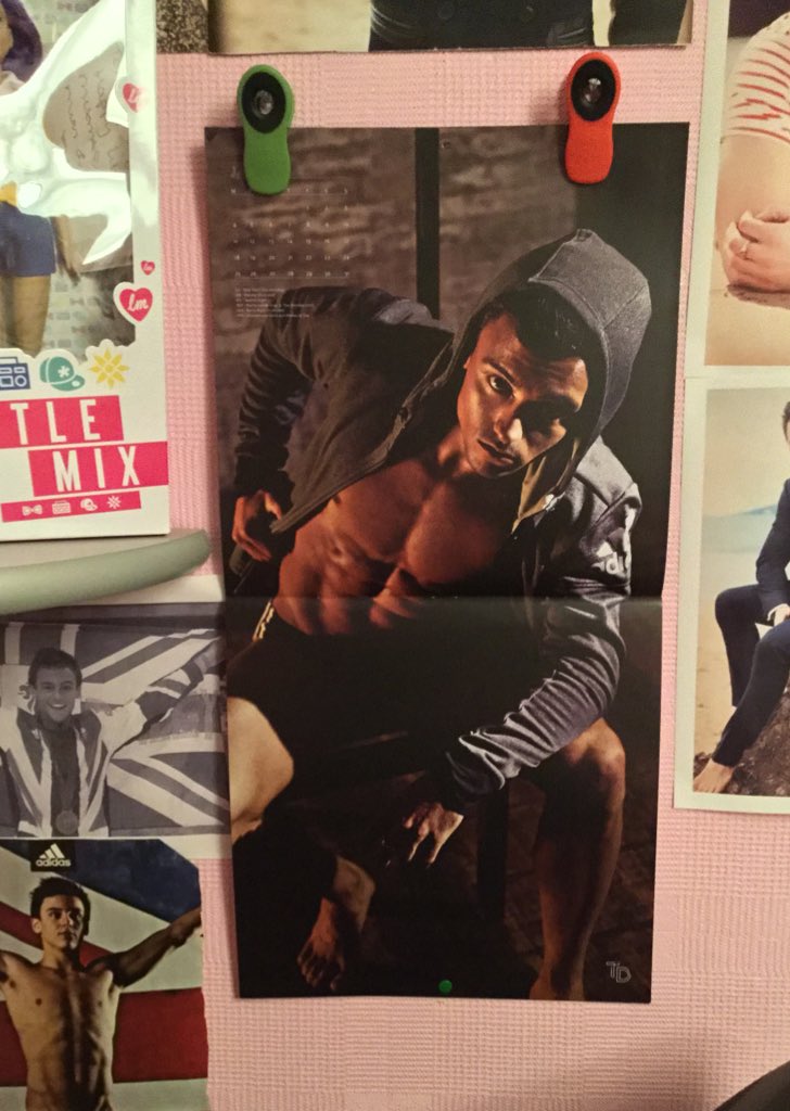 ITgirlJADE44's tweet photo. #HappyNewYear  😍👌🏽🙌🏽🍾 I AV the best calendars to look at all yr round 👍💦🇬🇧 #LittleMix2015 #RoadToRio https://t.co/UOecB7BCye