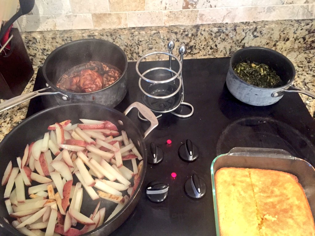 Gelarbee's tweet photo. @hollyLRB Making sure we have good luck in 2016! #HappyNewYears #OLWivesCanCook https://t.co/ElCyLAjl9a
