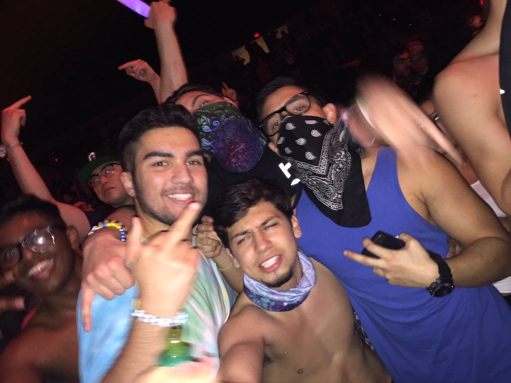 ramen_noodles6's tweet photo. God damn new years was one for the books 😂😭😍 #OMFG2016 https://t.co/DpuqpJYKsS