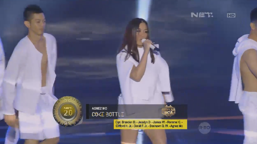 AyuLOVEagnezmo's tweet image. Retweeted NET. (@netmediatama):

NOW - Coke bottle - @agnezmo #MeriahnyaNET2  fb.me/2pRNqIjOX