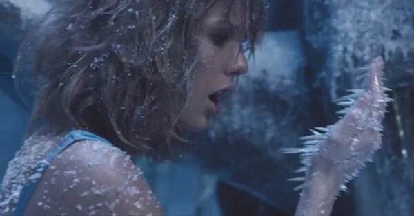 cxrneliastreet_'s tweet photo. Cuando se te olvidan los guantes 
#OOTWMusicVideo https://t.co/VddXON3WZE