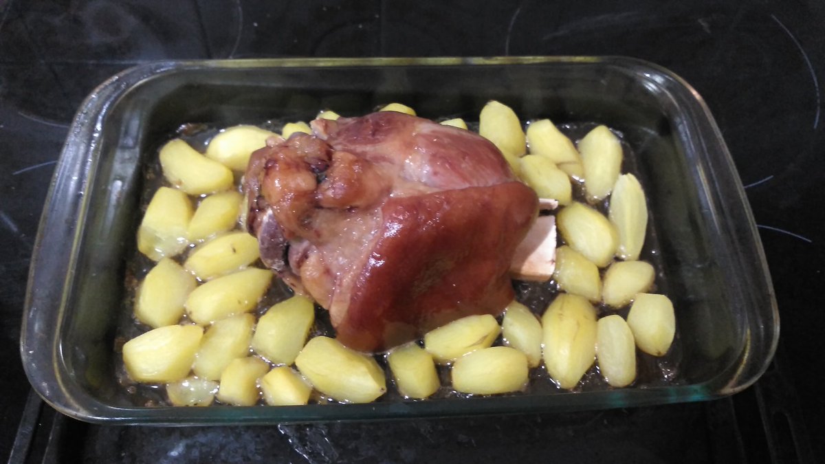 willy_mp's tweet photo. Como buen alemán que soy, hoy he hecho codillo #MasterWill https://t.co/Mp022b3L5C