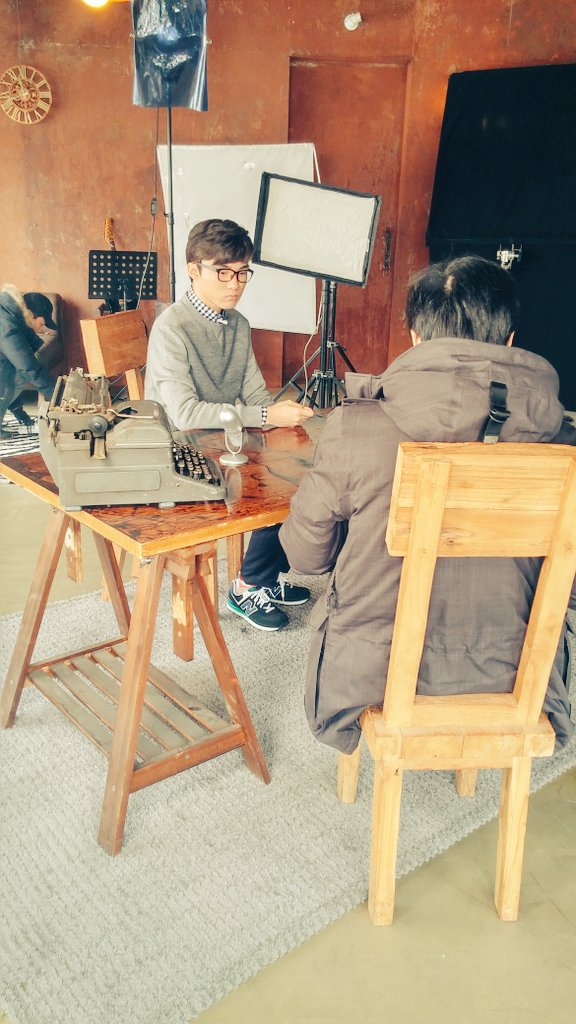 #SKTT1 #Faker was filming [The KLEVV Faker Show].
2nd Version. Faker wearing the gray knit and shirt.
<a href="/KlevvMemory/">KLEVV Memory</a>