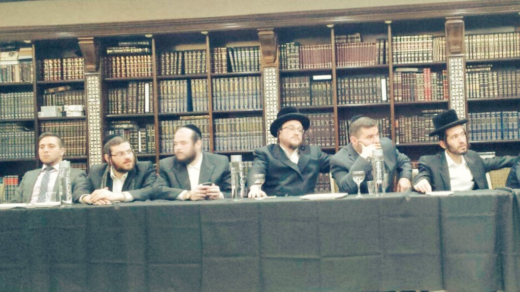 AronSpielman's tweet photo. Meeting between Jewish hospital liaisons in N.Y. and Israel's Minister of Health, Rabbi Yaakov Litzman. https://t.co/0AsVEmCDfv