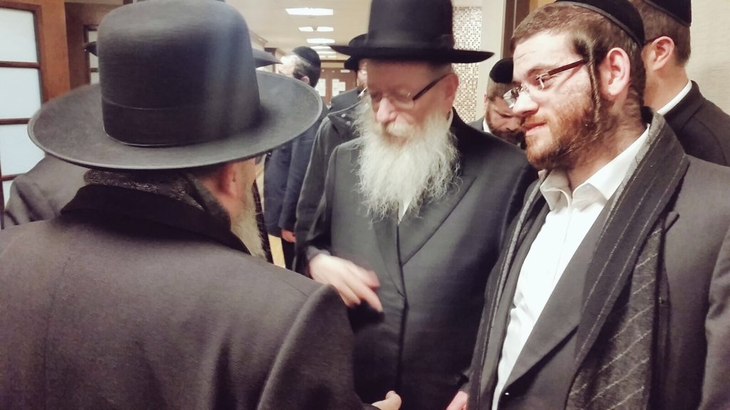 AronSpielman's tweet photo. Meeting between Jewish hospital liaisons in N.Y. and Israel's Minister of Health, Rabbi Yaakov Litzman. https://t.co/0AsVEmCDfv