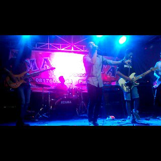 aa_ricky10's tweet photo. Alhamdulillah acara malem tahun baru kmren lancar ngehibur,,
Smoga itu awal tuk lbih maju lgi kdepan'a https://t.co/BWaWMMF1pp