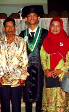 Isaac_Hasan's tweet photo. Miss you, Love you, and Kiss you my superman and wonder woman. https://t.co/fY10i1p8kA