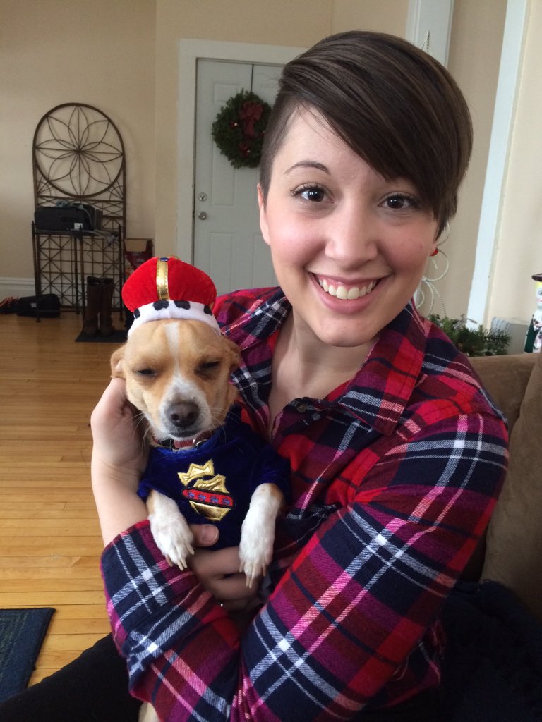 Ranchy13's tweet photo. The prince is pleased about his queen wave #HGTVNewYear https://t.co/xJ7qeOEVUw