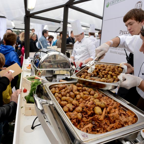 Too Funny.  National Food Safety Conference Stricken by Food Poisoning.  100s blowing chow.  goo.gl/Bqxphl