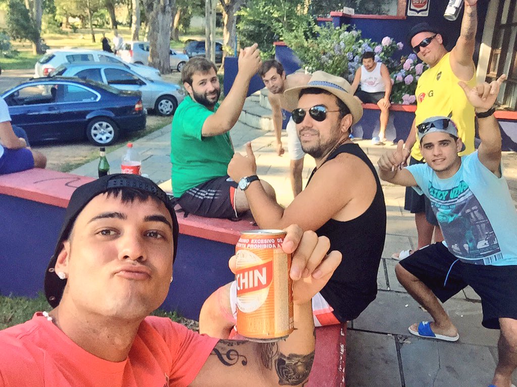 NahuelVentura9's tweet photo. Despidiendo el 2015 con la famosa banda del brindis titanero del 31 #LosTitanes #2015 #BrindisDel31 #2016 @club_tt https://t.co/ZiCcNnJYfe
