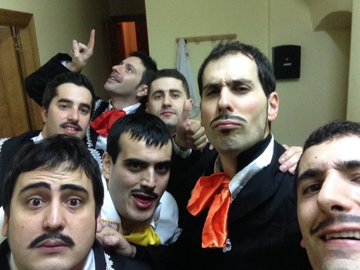 Oihanu's tweet photo. Gran comienzo de 2016. Muchas gracias a los que vinisteis ayer al concierto, lo pasamos de pelotas! https://t.co/VqR2XaZr2M