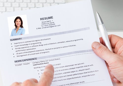 RecruitmentGV's tweet photo. Attractive women should not include photo on CV
https://t.co/Y95vlwlYJp #RecNewsof2015 https://t.co/WA7JxJuqIu