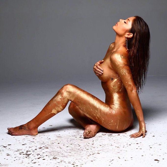?RT @YMDxto: I just voted for my all time #wc @AriannyCeleste for ? Girl of the Year! #loyalfan ?6? https://t