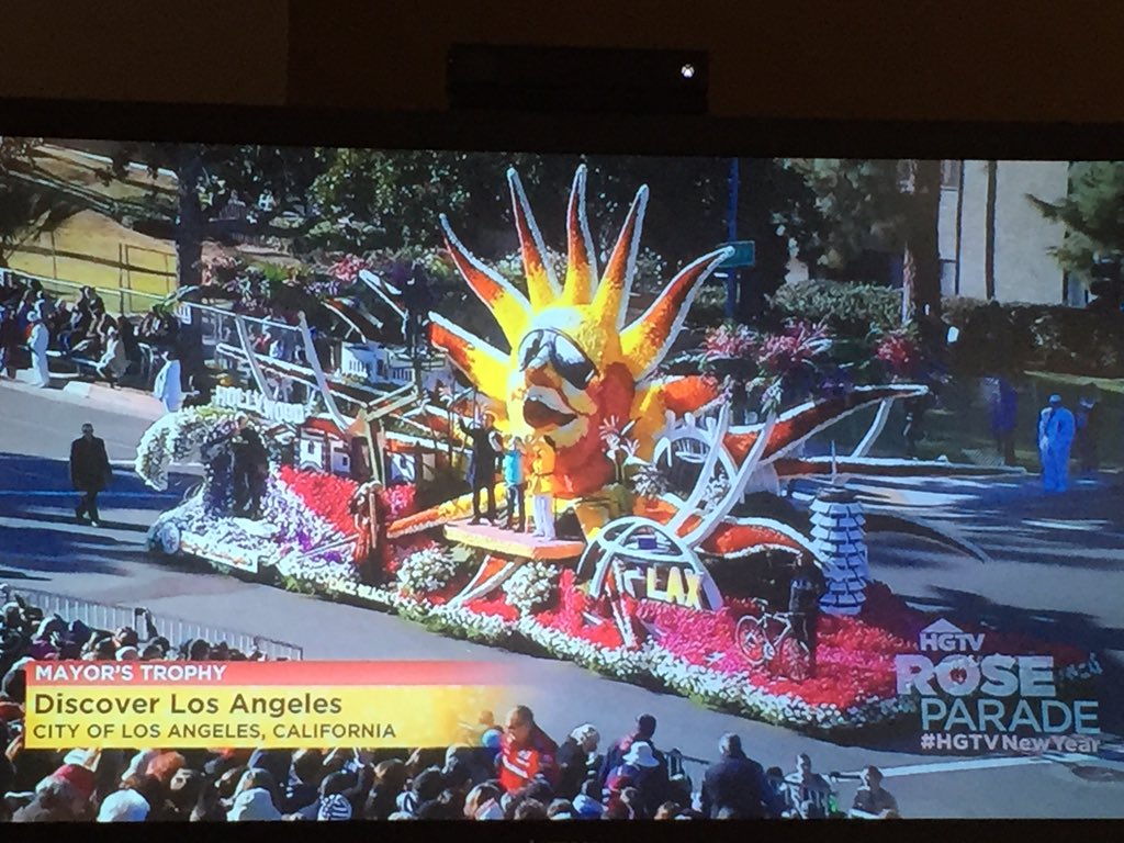 PaperCrafters's tweet image. Loving the commercial-free coverage of the @RoseParade - thx @MiracleGro, #PropertyBrothers &amp;amp; @hgtv! #HGTVNewYear
