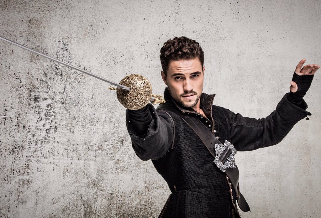 OlivierDion's tweet photo. 2016, GO! Le début de l'une des plus grandes aventures de ma vie!! #Dartagnan #Les3M @Les3MOff #septembre2016 https://t.co/mjkZGO9Ie5