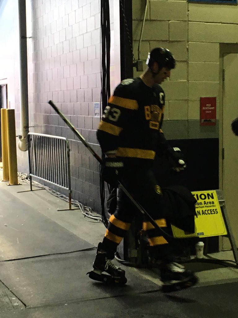 Timgenis's tweet image. On the bubble