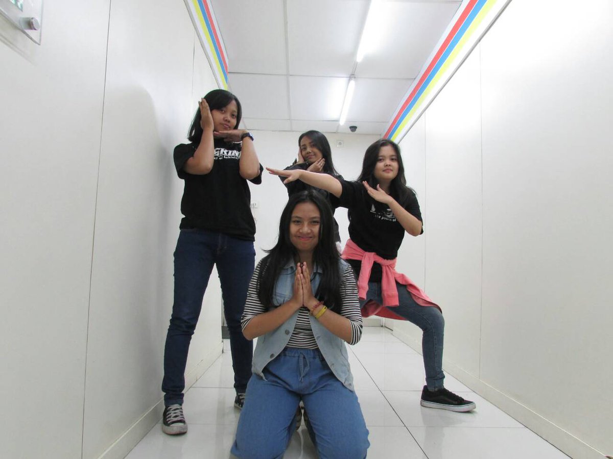 4Debloable's tweet photo. @4Debloable Matahari itu takkan menghilang (jika terus kau lihat)
Ia akan membuatmu menjadi semakin kuat. ^_^ https://t.co/eeC3DkR43Y
