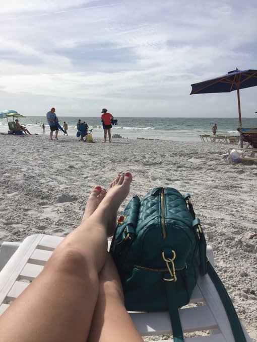 Hi. I love life. Vacation at home. Aye https://t.co/rhqxF8JJyp